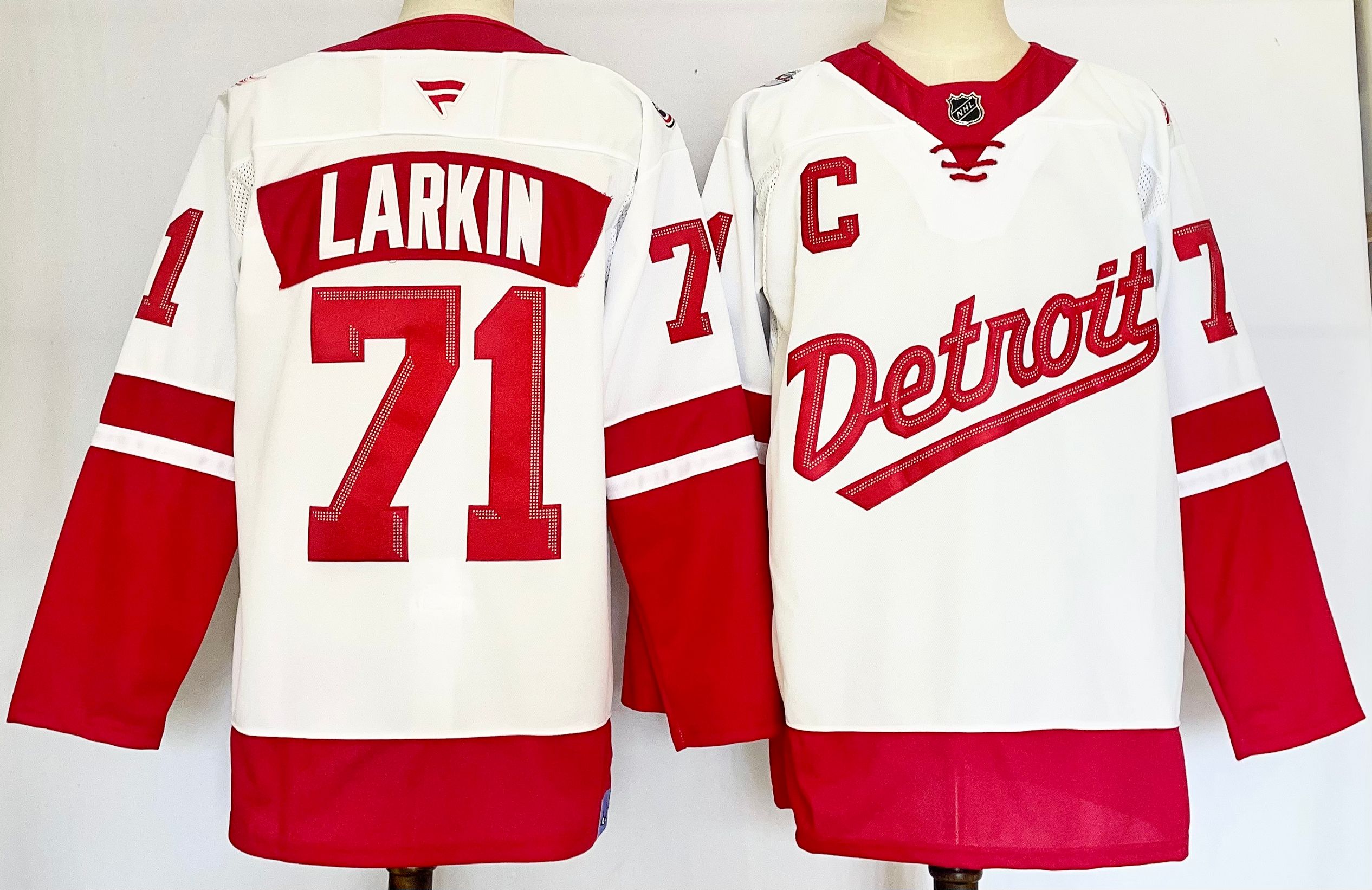 Men's Detroit Red Wings #71 Dylan Larkin White/Red 2024-25 With C Patch Stitched Jersey Men's Detroit Red Wings #71 Dylan Larkin White/Red 2024-25 With C Patch Stitched Jersey